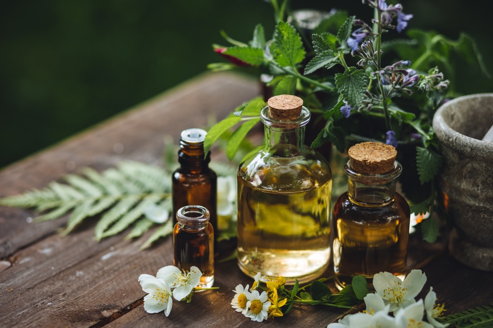 Elixire si uleiuri parfumate din plante naturale