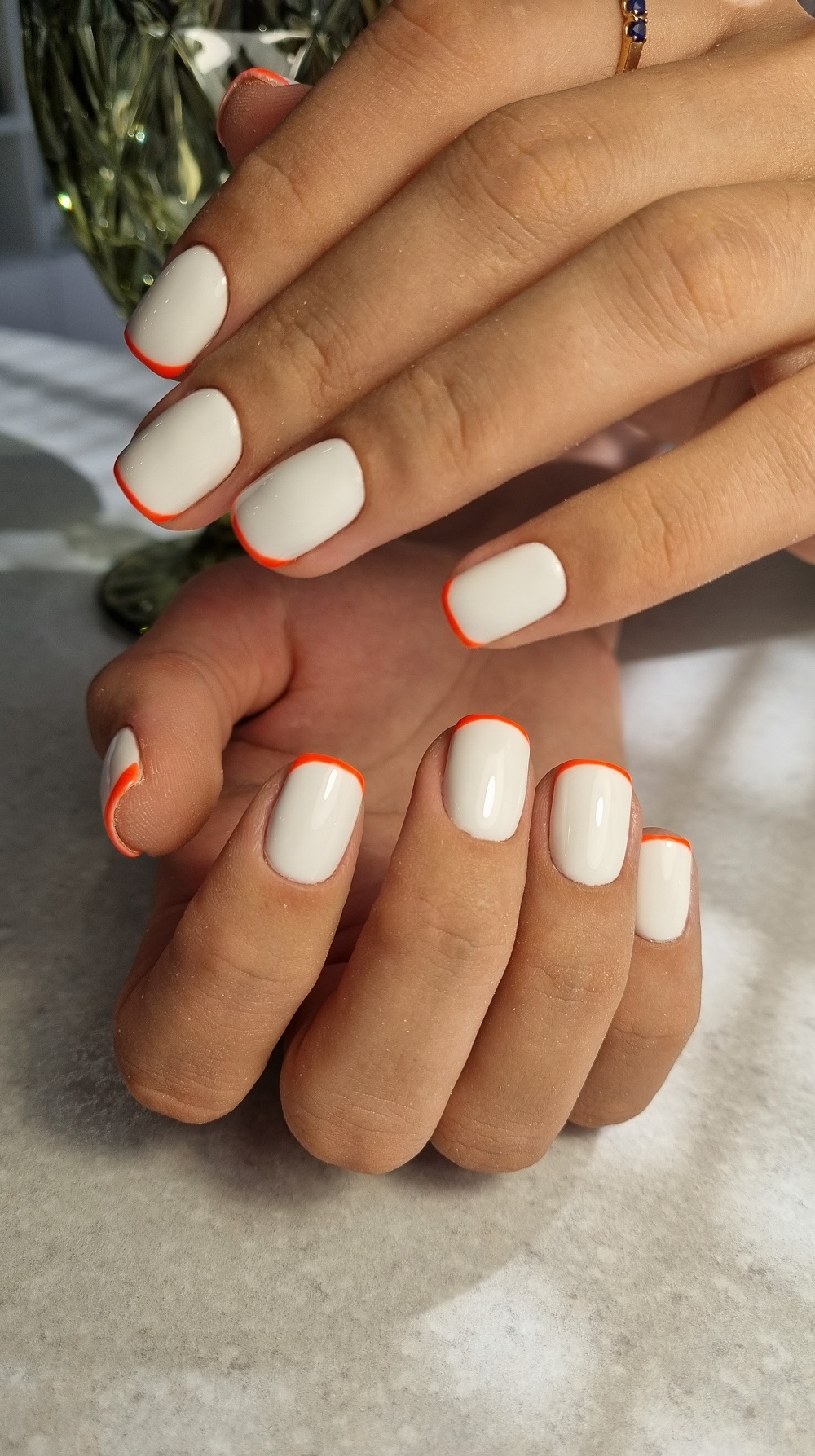 manichiura frantuzeasca micro model de unghii