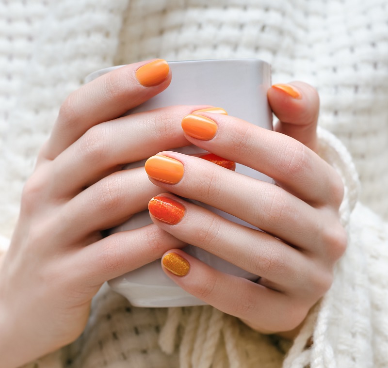 manichiura de toamna portocalie