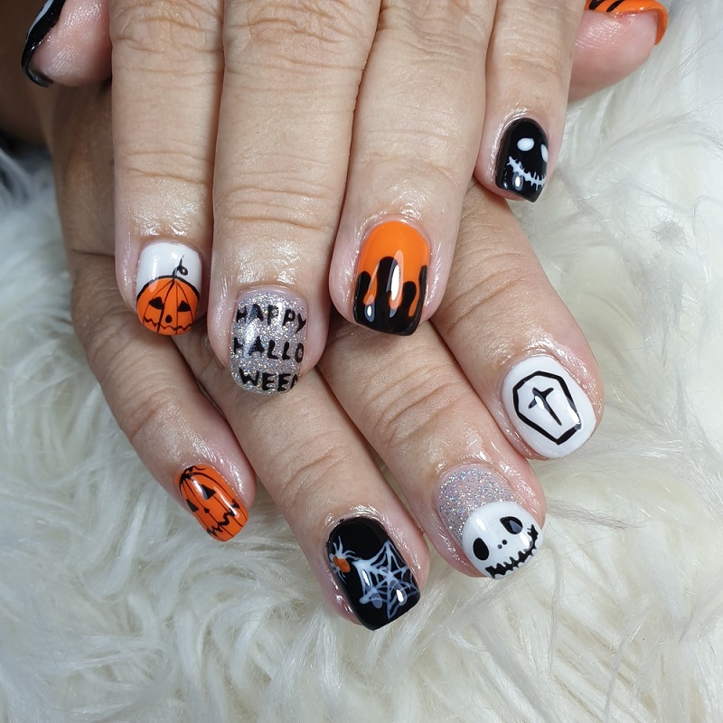 manichiura de Halloween cu negru si portocaliu dovleac