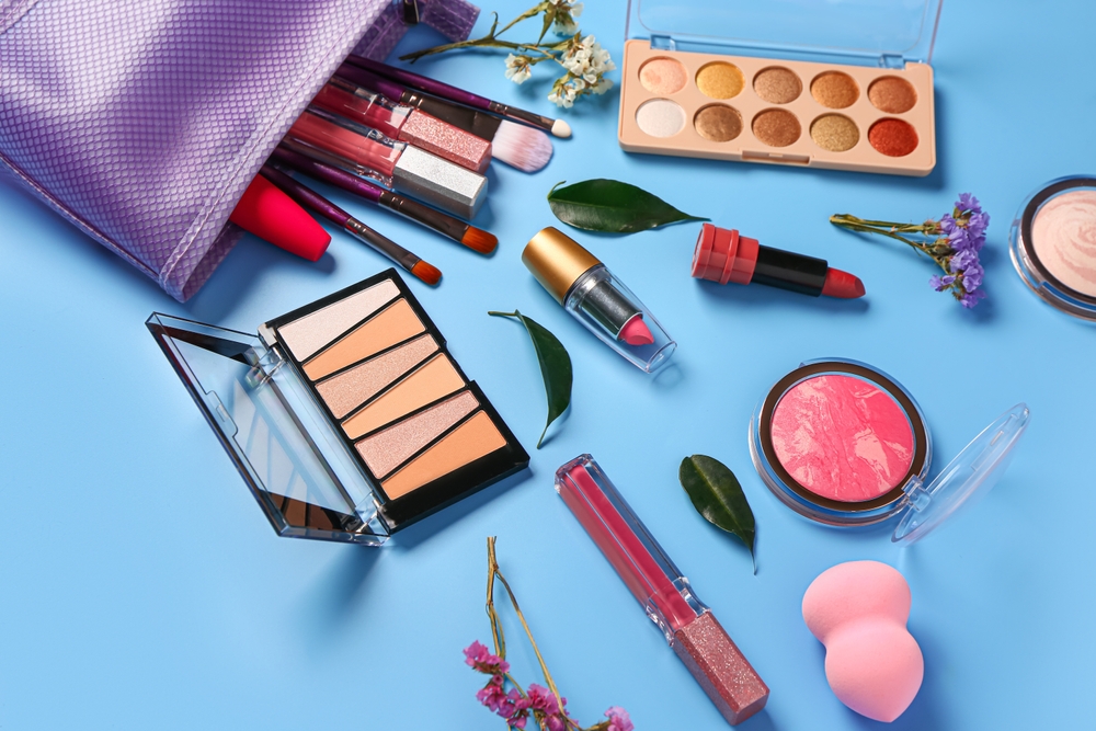 Trusa de machiaj minimalista