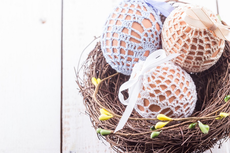 oua de pasti cu invelis impletit