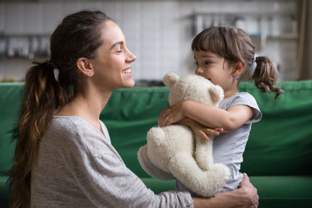 parenting: jucaria de atasament e normala sau nu la copii