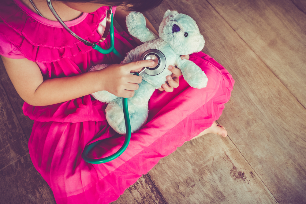 parenting: jucaria de atasament e normala sau nu la copii