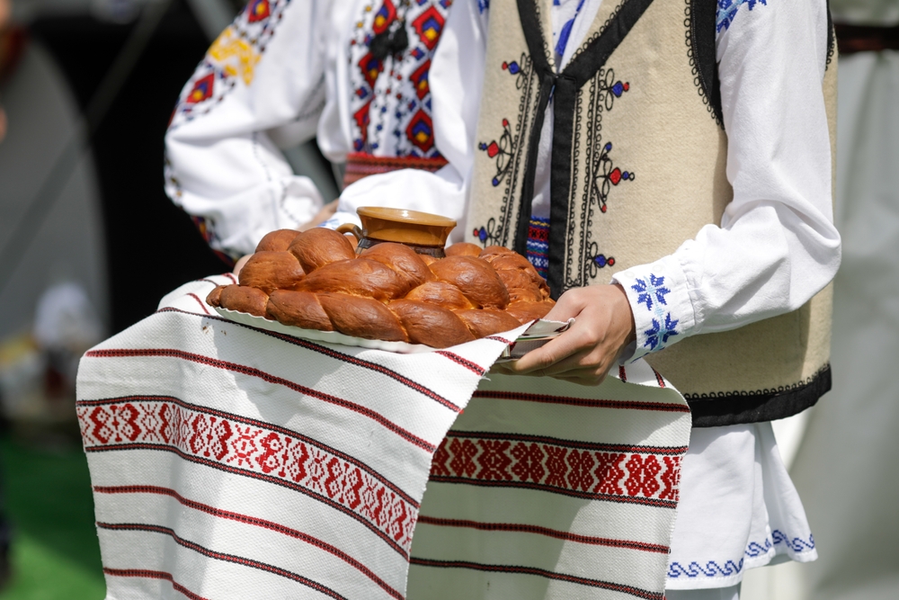 obiceiuri traditionale din romania de sfintii mihail si gavriil