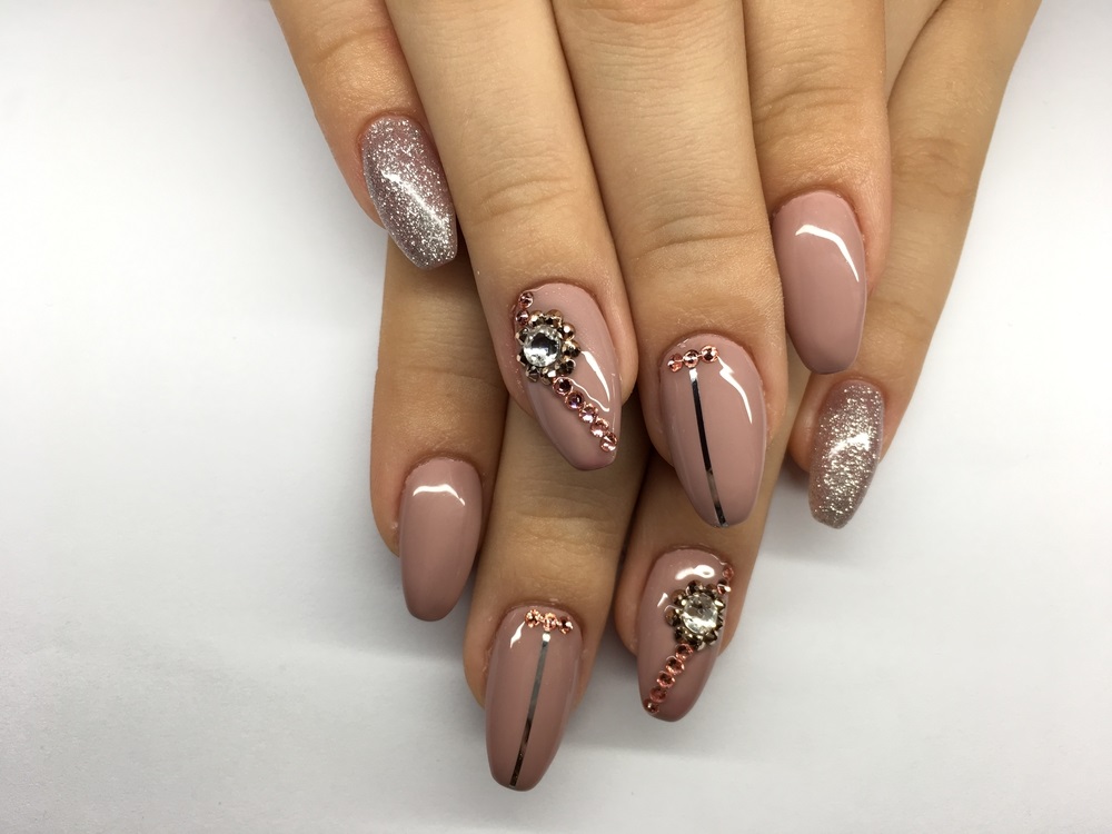 nail art cu glitter
