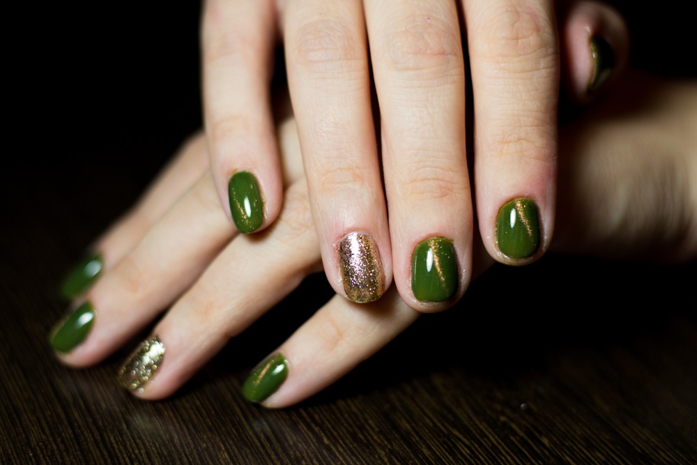 unghii cu glitter stralucitor