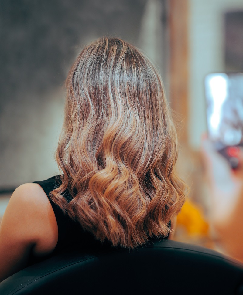 coafura cu bucle lejere elegante