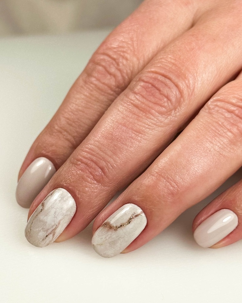modele de unghii marmorate