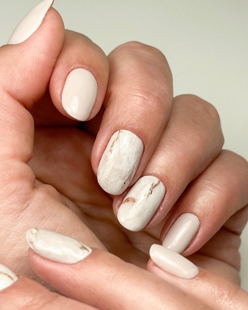 modele de unghii marmorate