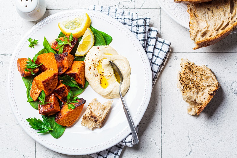 cartofi dulci la cuptor cu garnitura