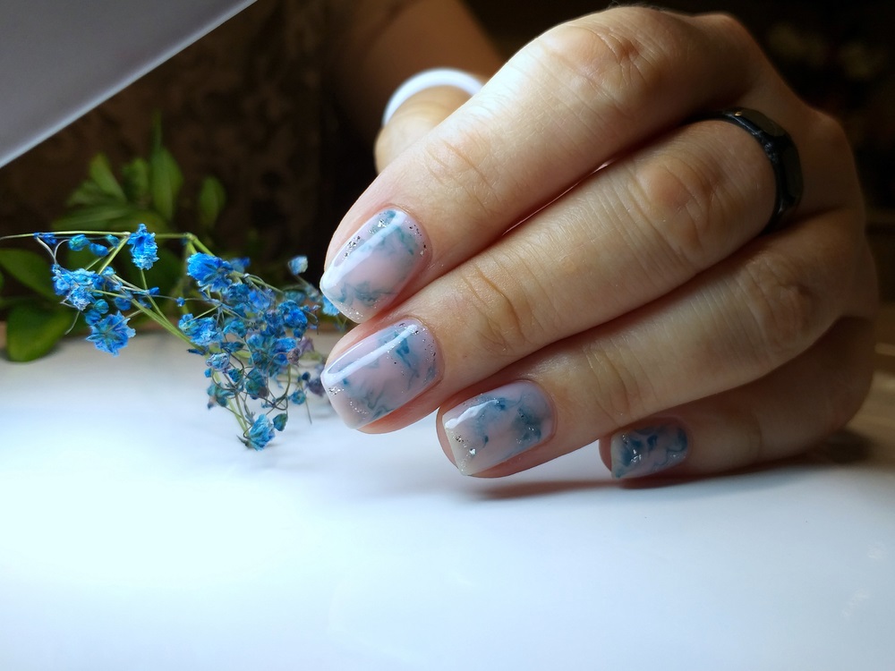 modele de unghii marmura