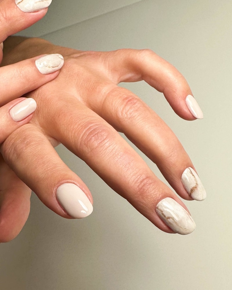 manichiura marmorata alba