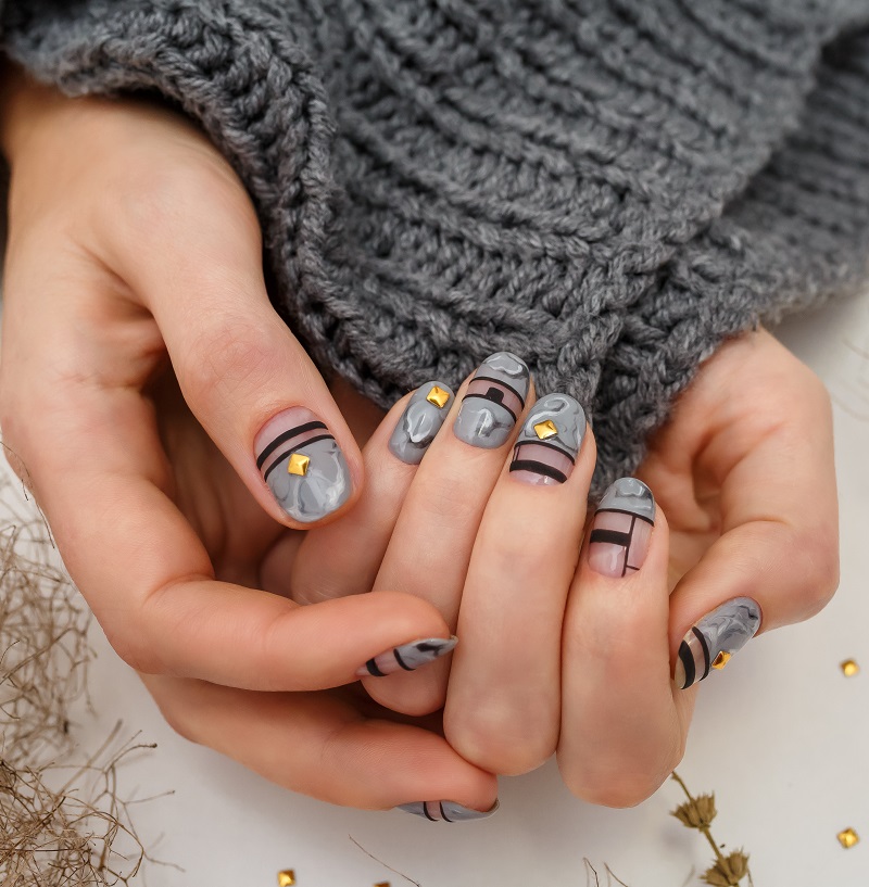 manichiura marmorata gri