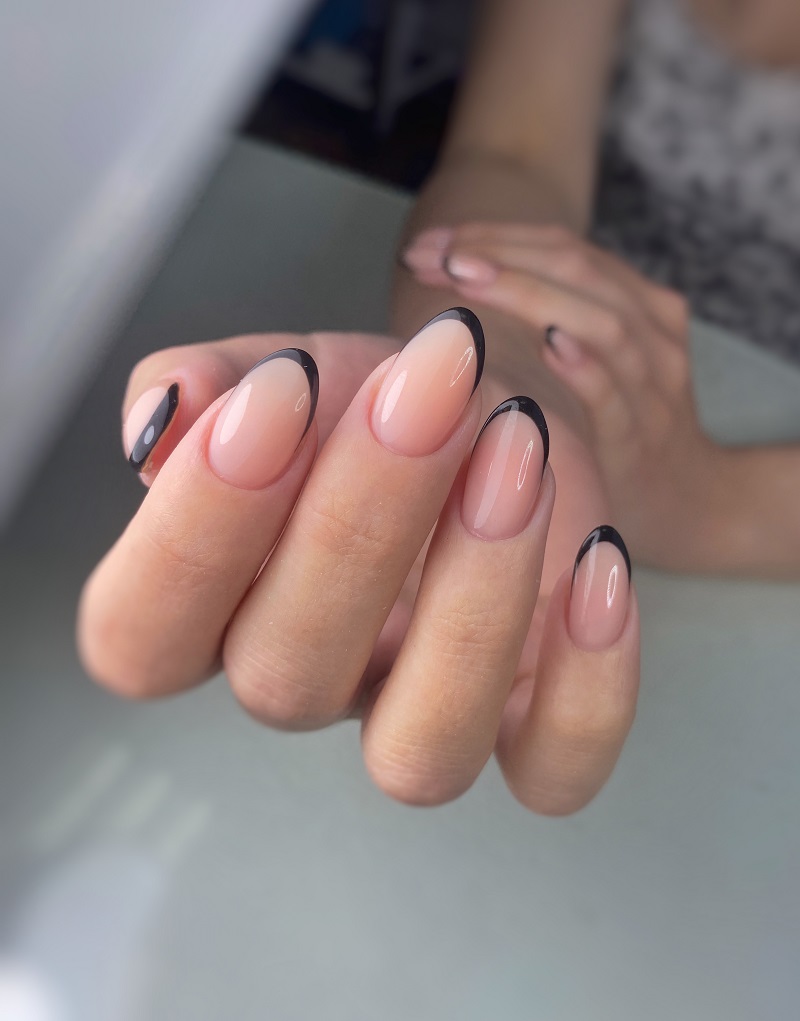 french nude manichiura modele de unghii