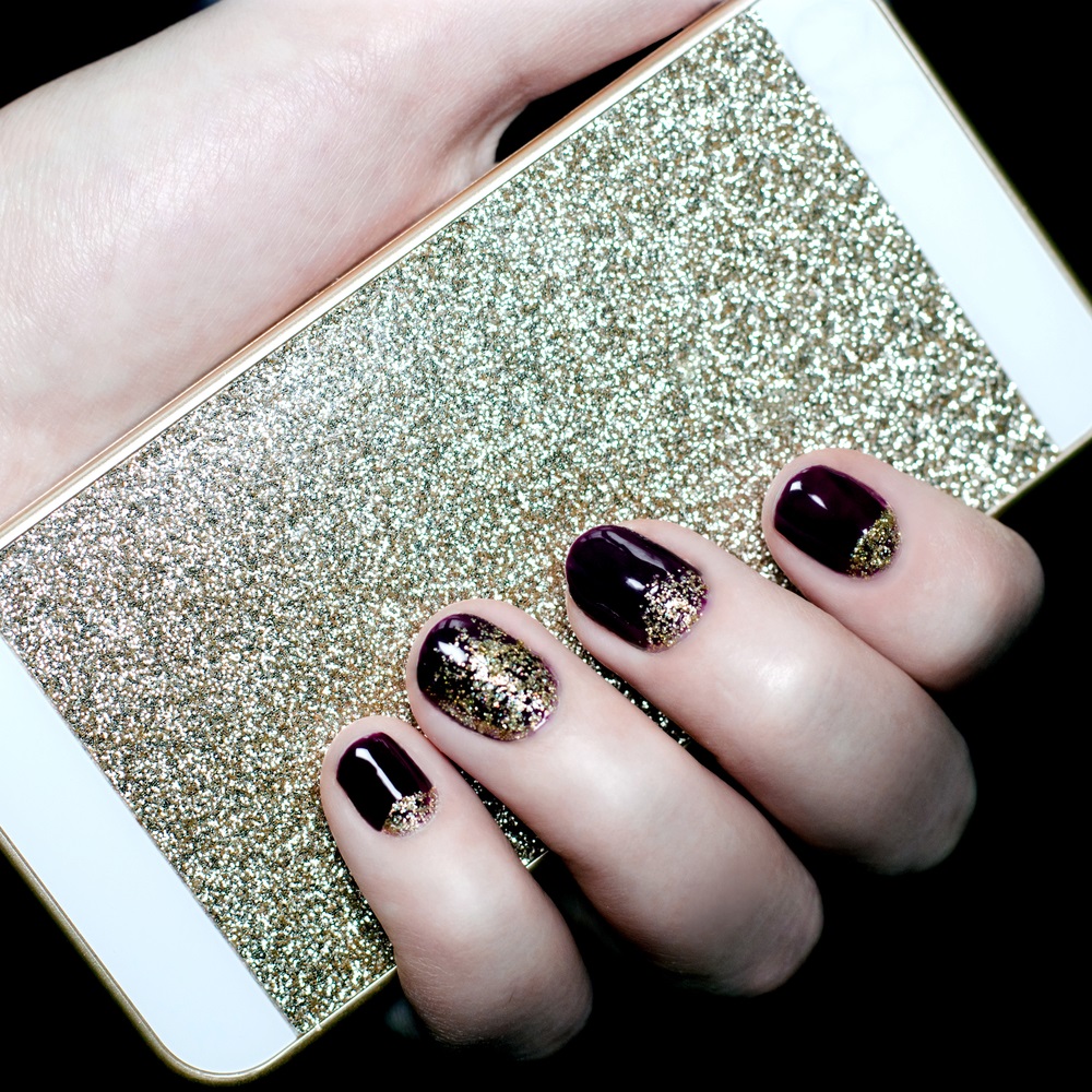 manichiura mov cu glitter