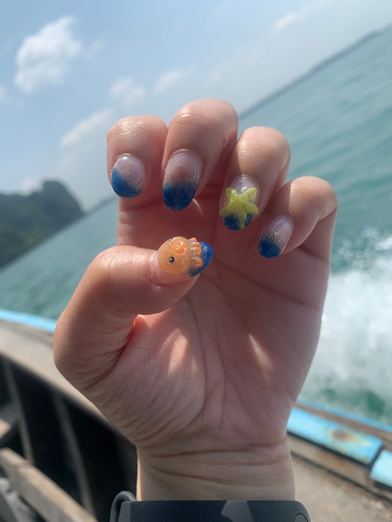 modele de unghii sirena cu stelute de mare