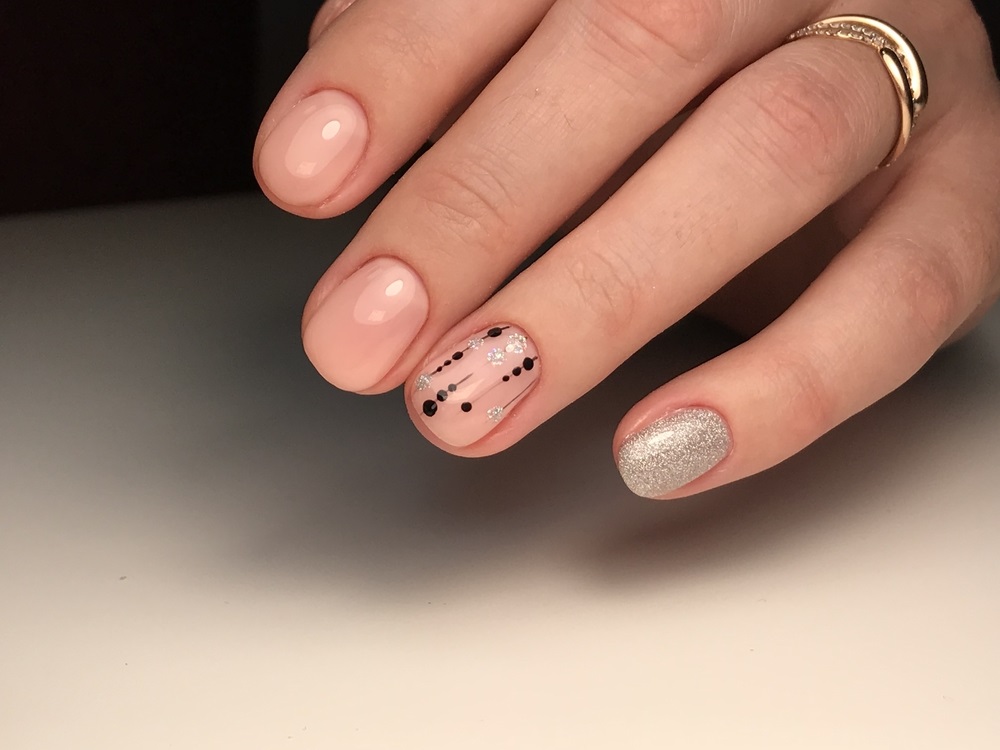 manichiura cu puncte