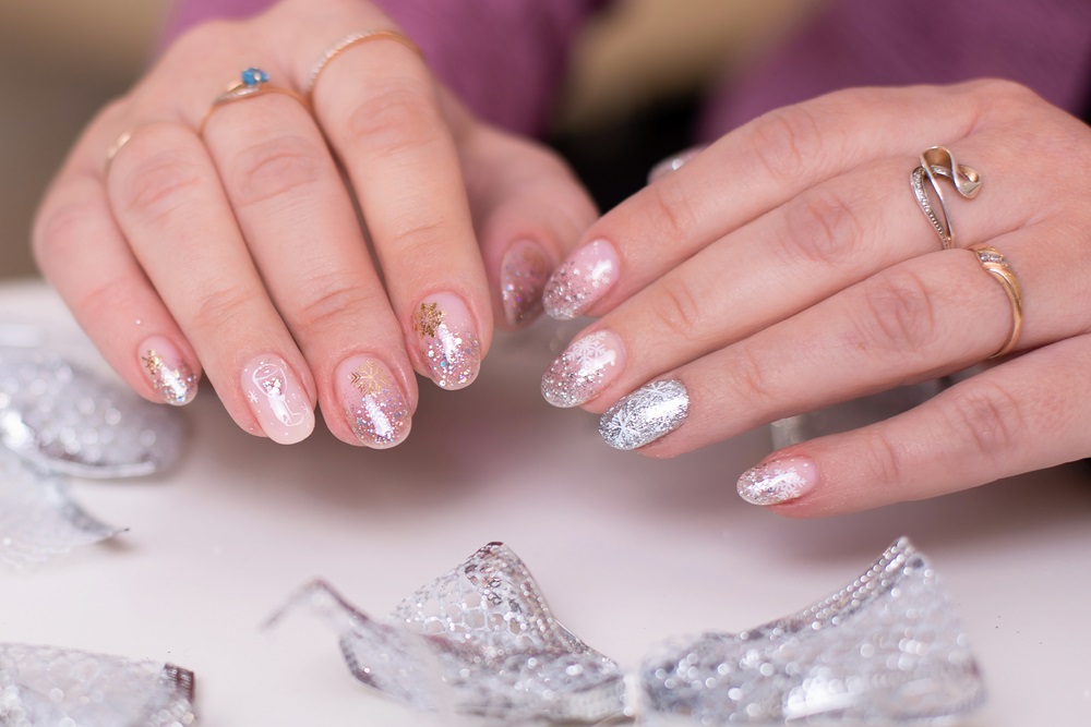 manichiura cu fulgi de zapada