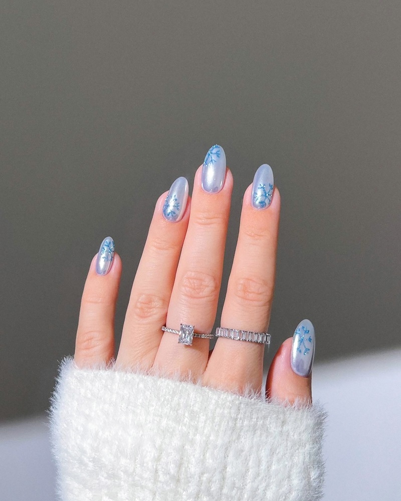 unghii blue cu snowflakes