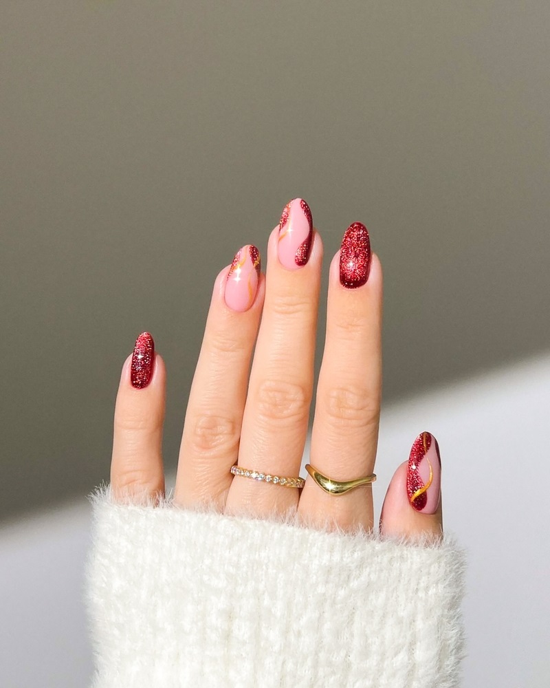 unghii festive cu glitter