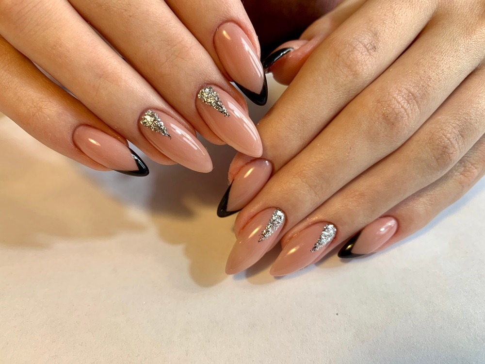 black manicure french