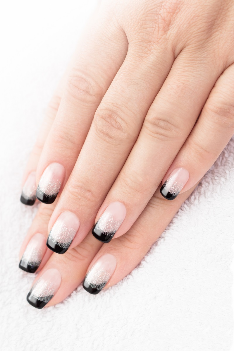 manichiura frantuzeasca cu negru