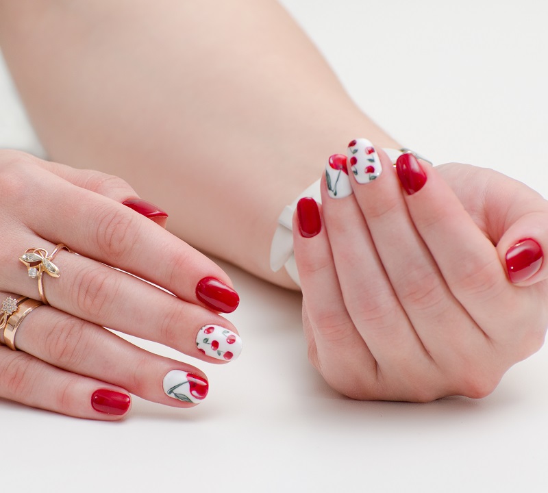 manichiura rosie cu cirese