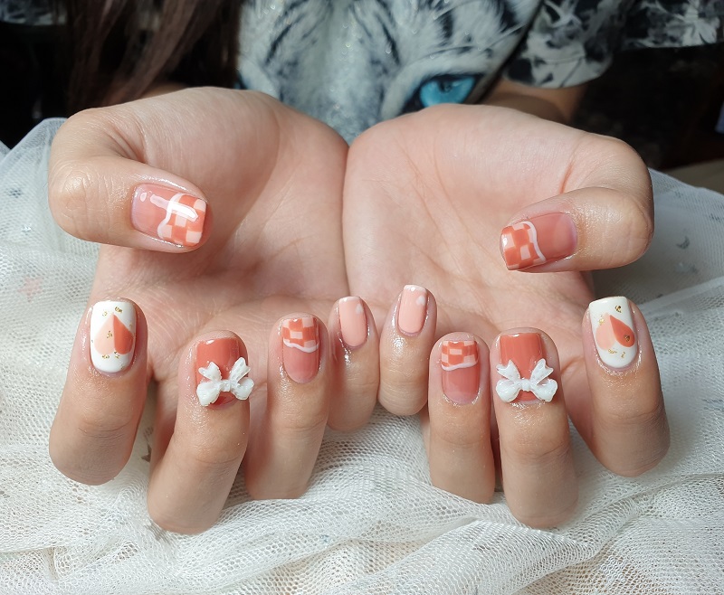 model de unghii cu funda alba