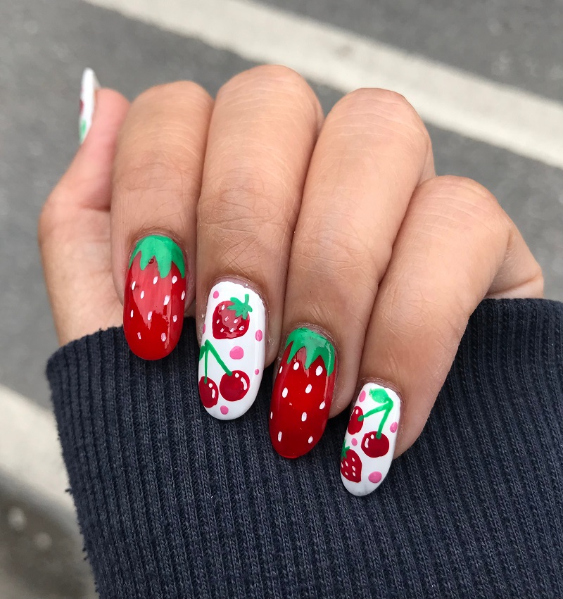 model de unghii cu fructe pictate cirese