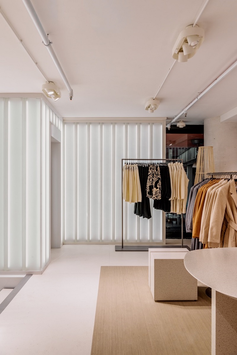 magazin nou reserved