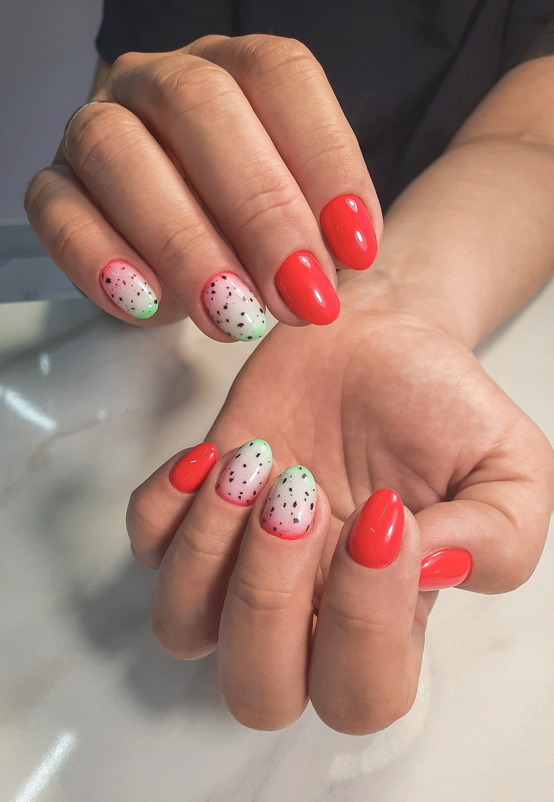 modele de unghii cu fructe