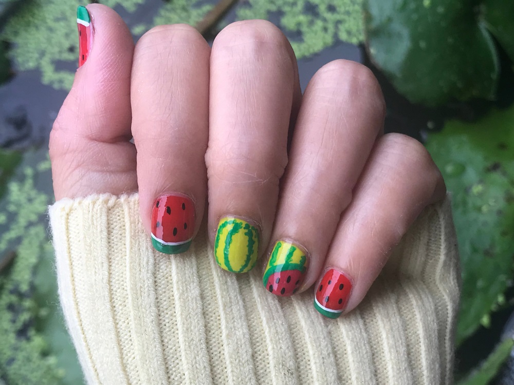 modele de unghii cu pepene rosu