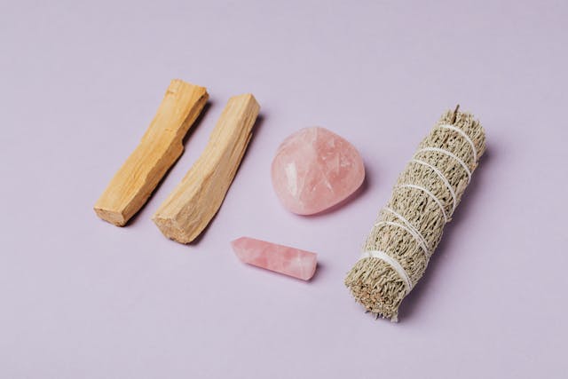 cristale,salvie si palo santo pentru curatarea casei