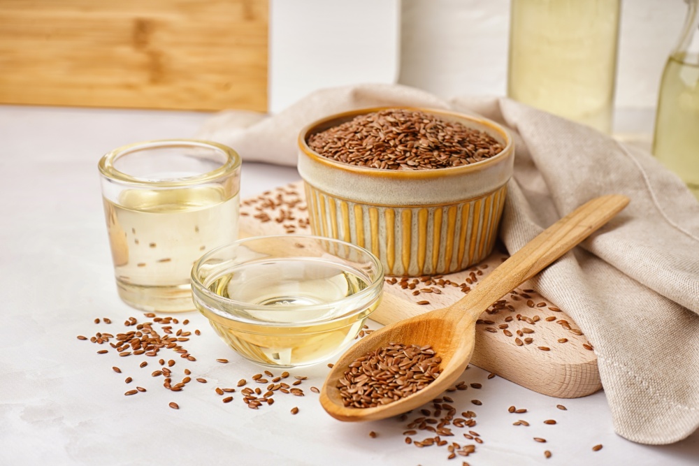 Seminte de in, apa, ulei de in, ingrediente pentru a crea gelul de in pentru par