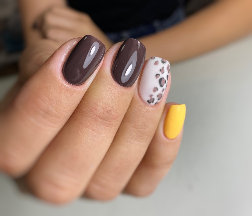 manichiura ciocolatie animal print