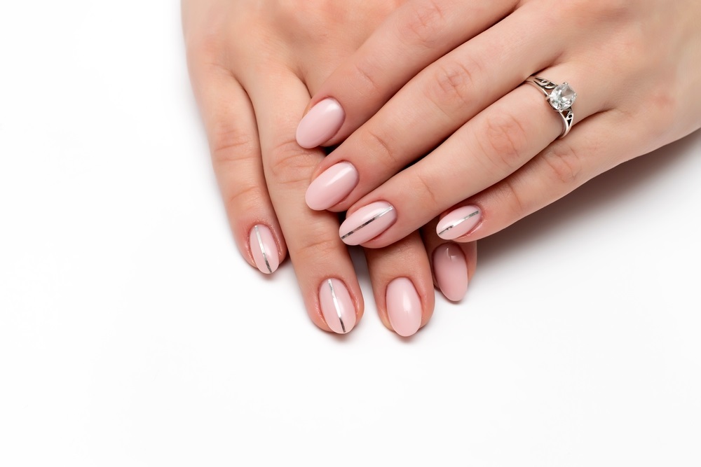 unghii nude cu model