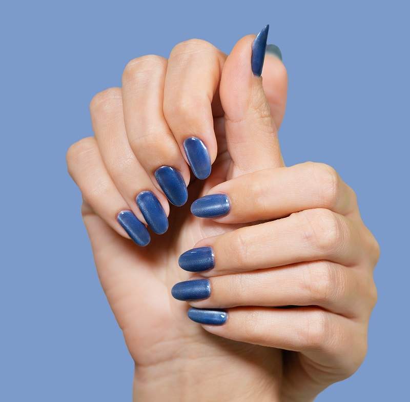 manichiura cu aspect de catifea velvet nails