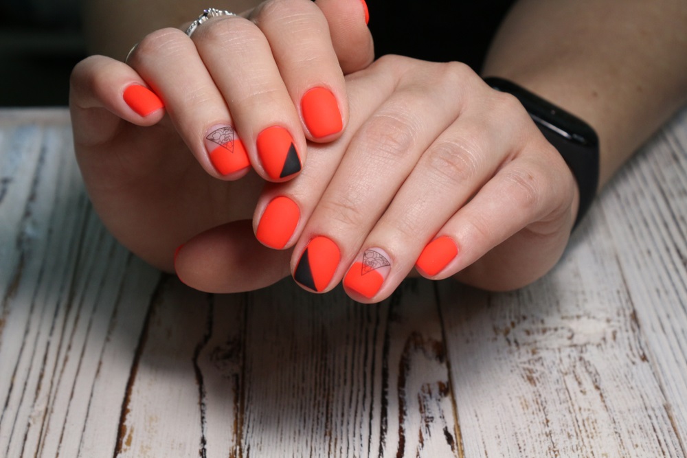 manichiura rosie geometrica