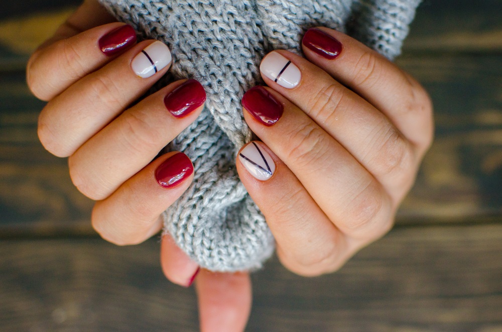 modele de unghii de toamna rosu burgund