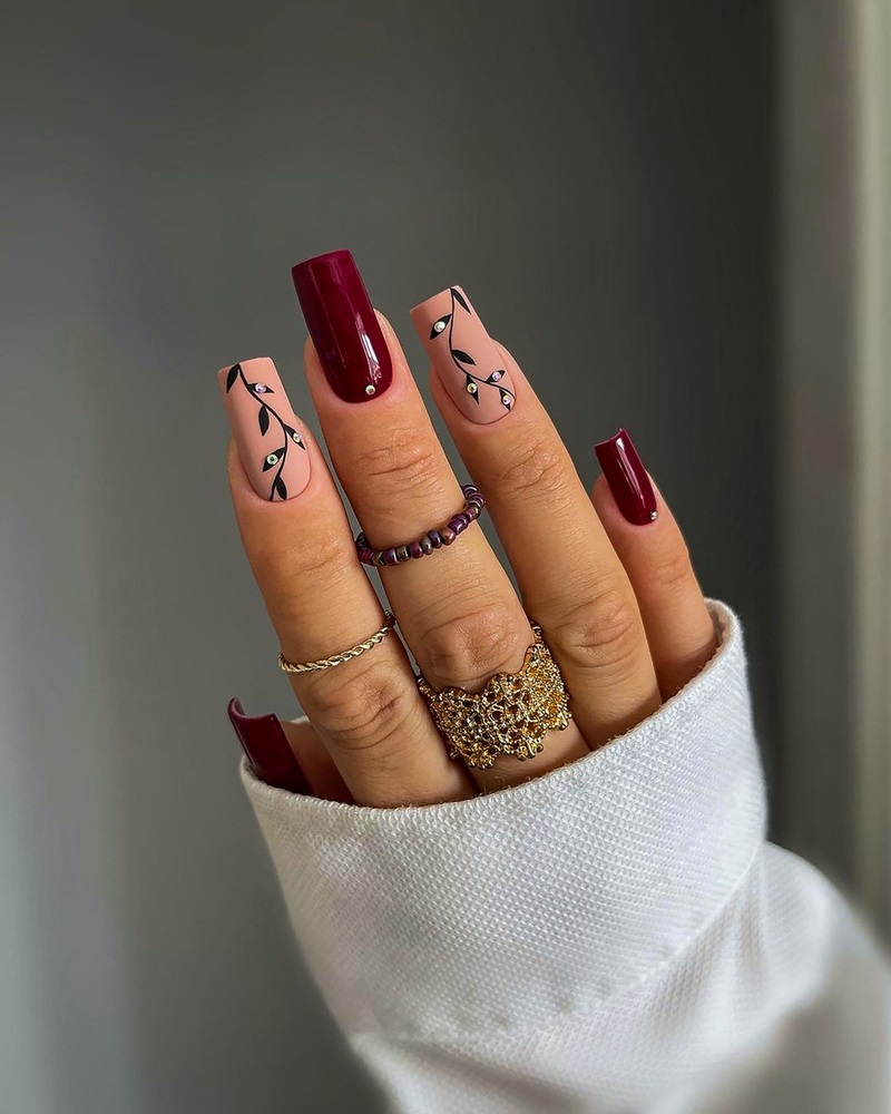 model de unghii 2024 cu strasuri