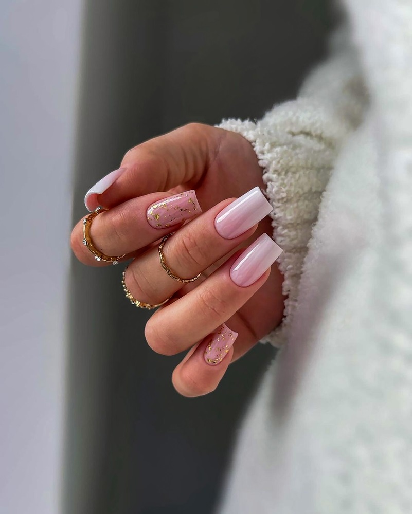 model de unghii cu glitter 2024