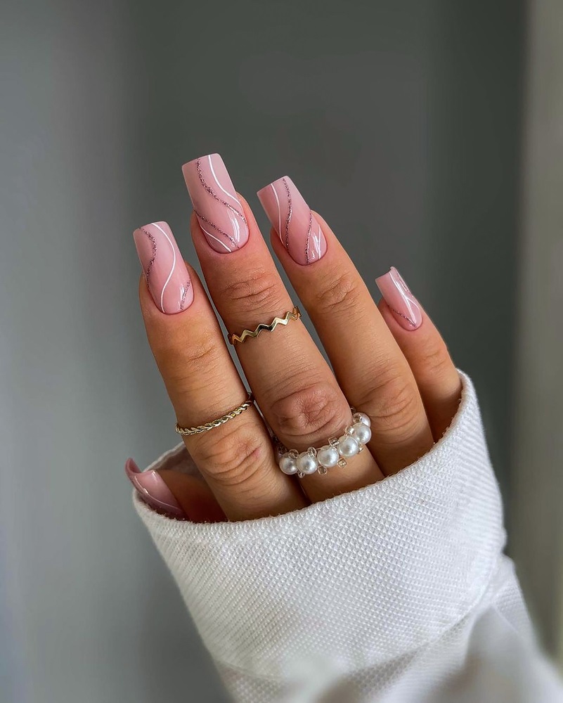 model de unghii nude 2024