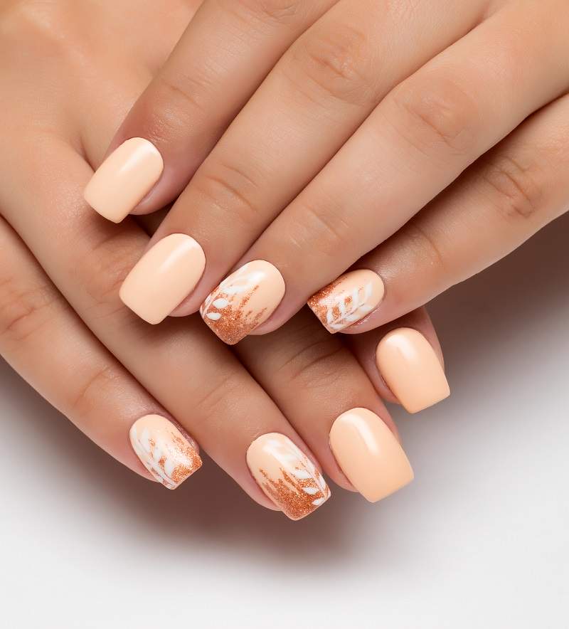 manichiura peach fuzz