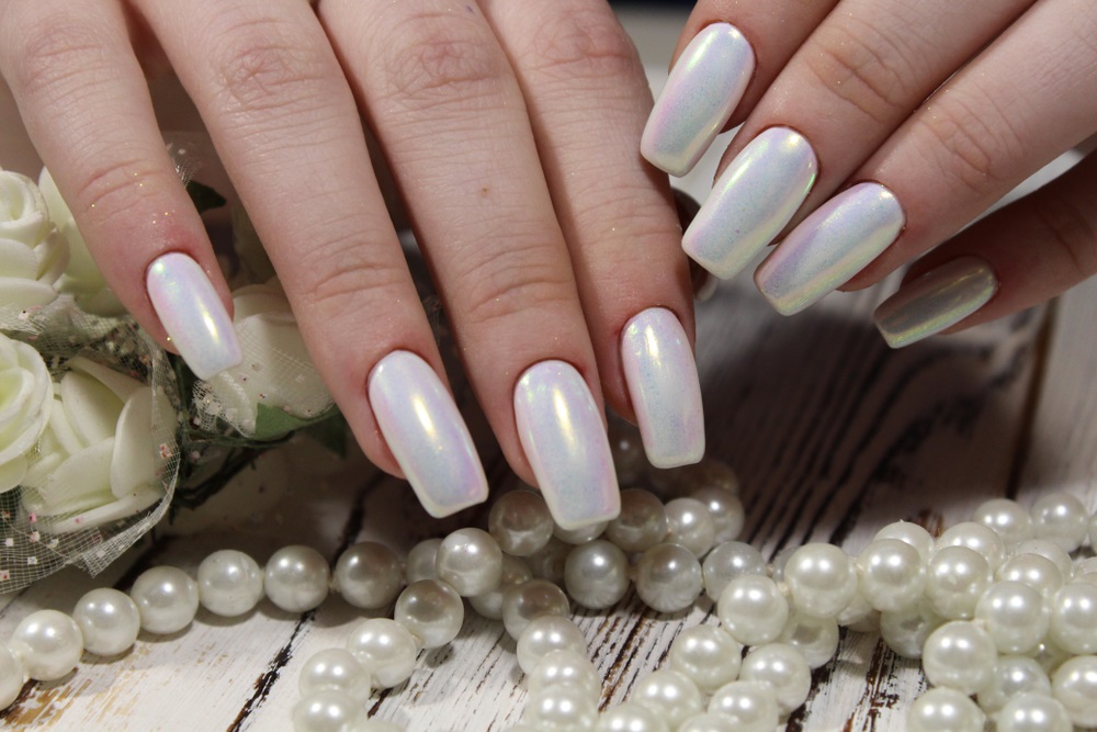 design de manichiura perlata