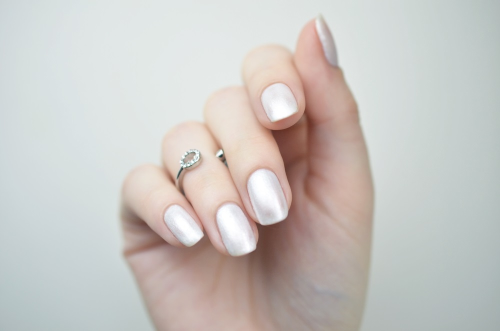 manichiura stil perla alba