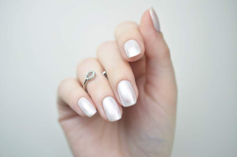 manichiura stil perla alba