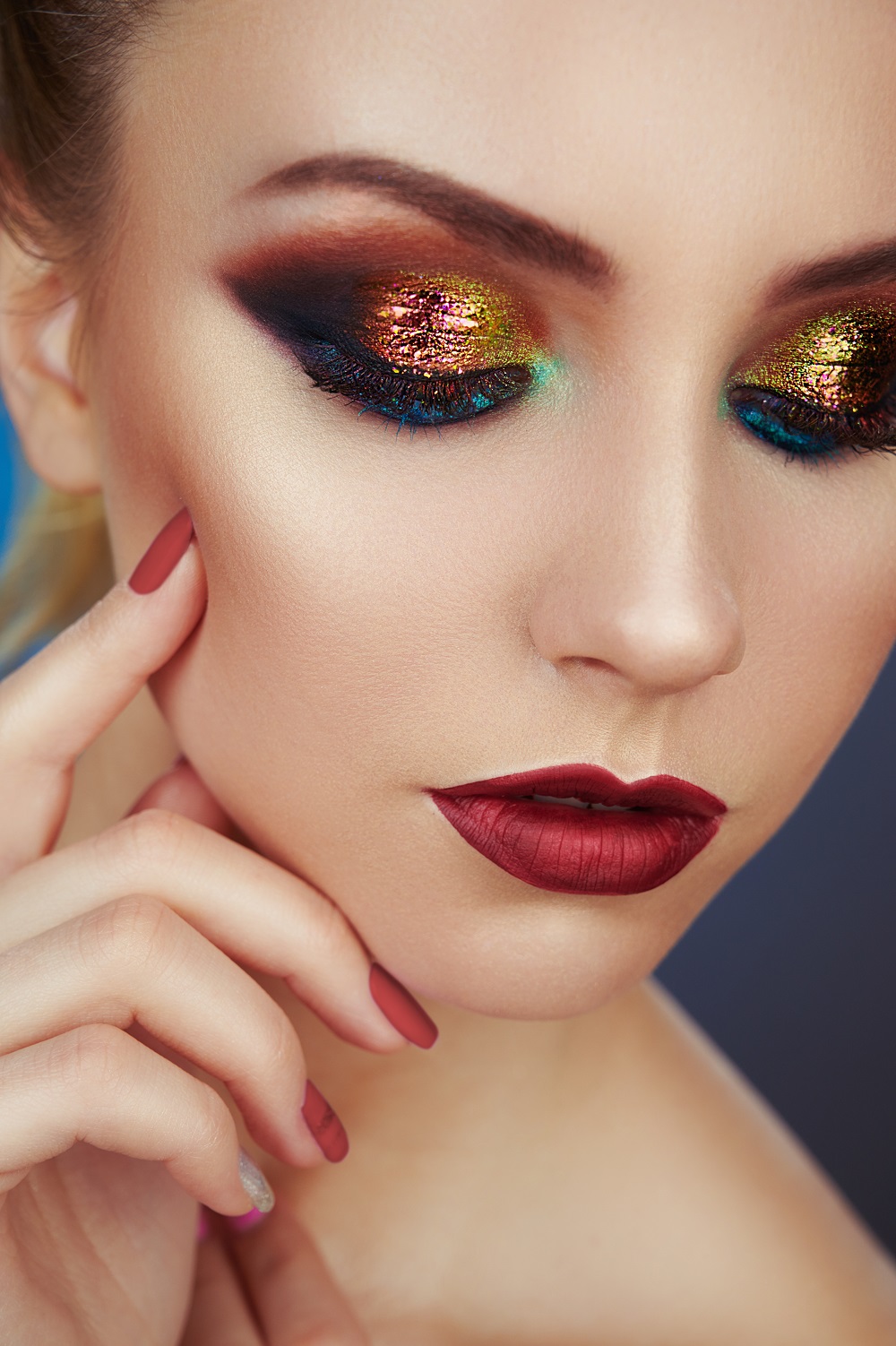 machiaj cu glitter multicolor