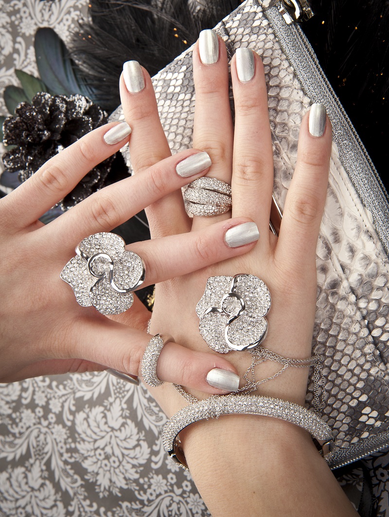 modele de unghii gri perlat