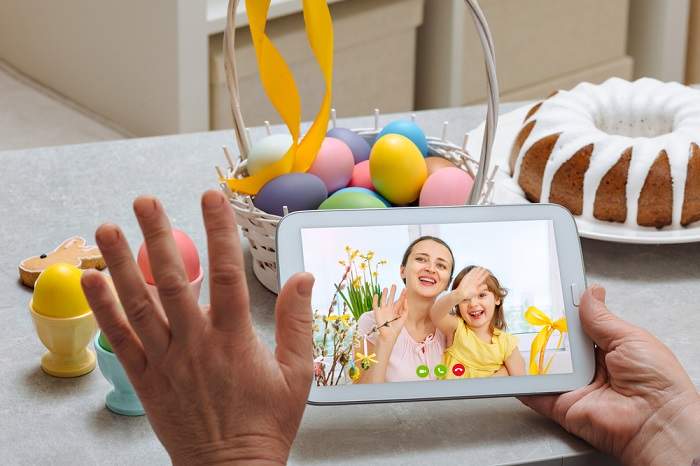 Paste fericit singur